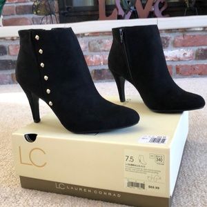 Black Lauren Conrad black suede booties-size 7.5